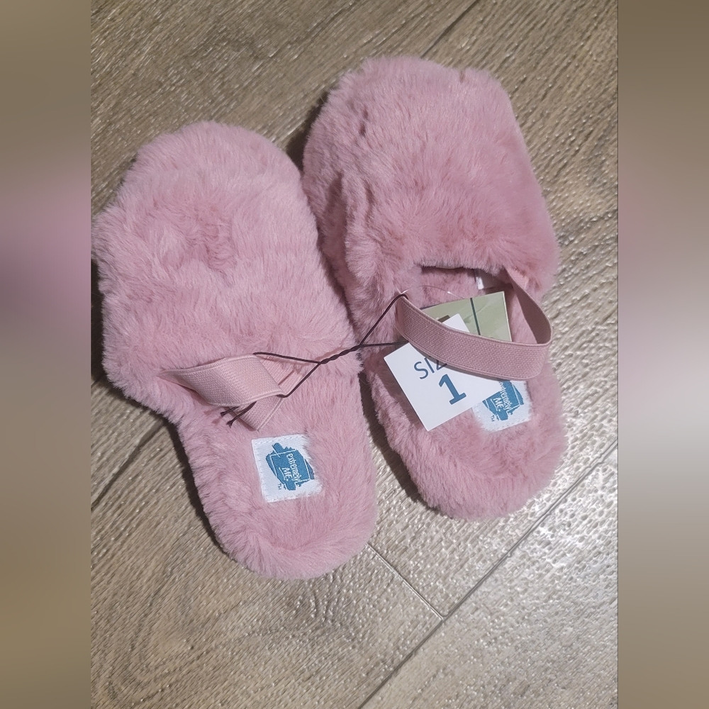 NWT Extremely Me Girls Size 1  pink blush faux fur slippers
